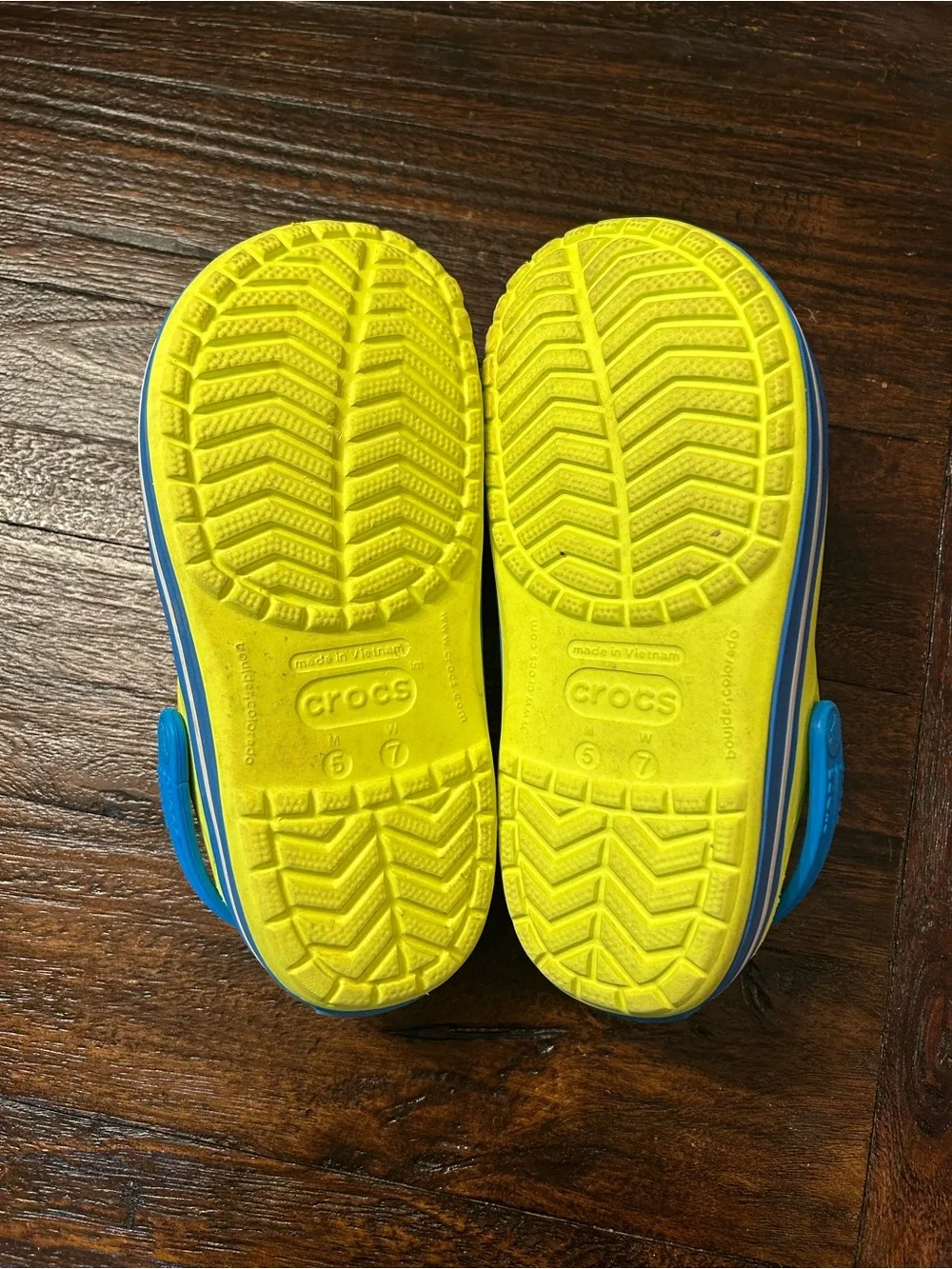 Crocs Crocband Clogs - Tennis Ball Green / Ocean Relaxed Blue - M5/W7